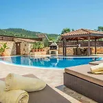 Villa Nikos *