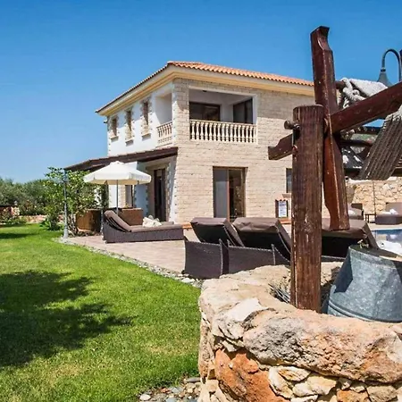 Nikos Villa