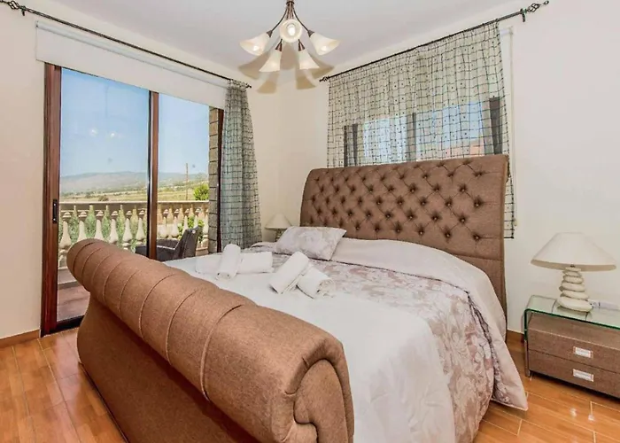 Nikos Βίλα Αργάκα